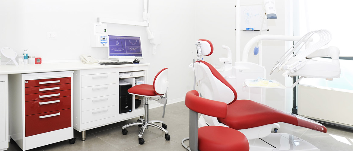 Centro dentistico Poliedro, sorriso, cura, denti, poliambulatorio, laboratorio, odontotecnico.